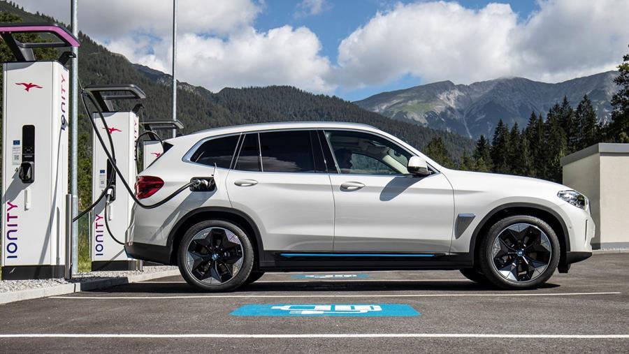 2.195 équivalents de charge de chargeurs ultrarapides le long des principaux axes routiers