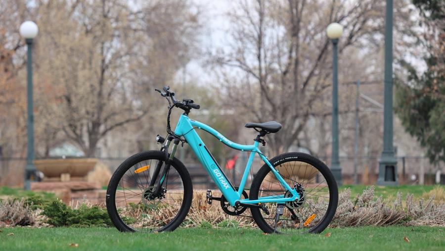 Les vélos électriques rapides poursuivent leur folle épopée en août