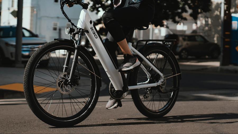 Les vélos électriques rapides continuent de flirter avec les sommet