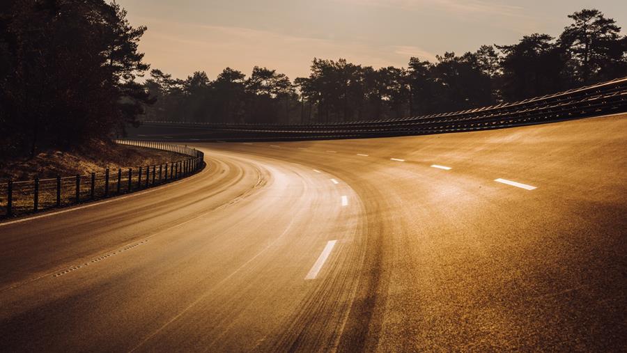 Roulez sur l'anneau de vitesse rénové de Ford Lommel