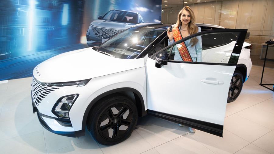 Miss België 2025 ontvangt haar OMODA 5 bij D&O Mobility